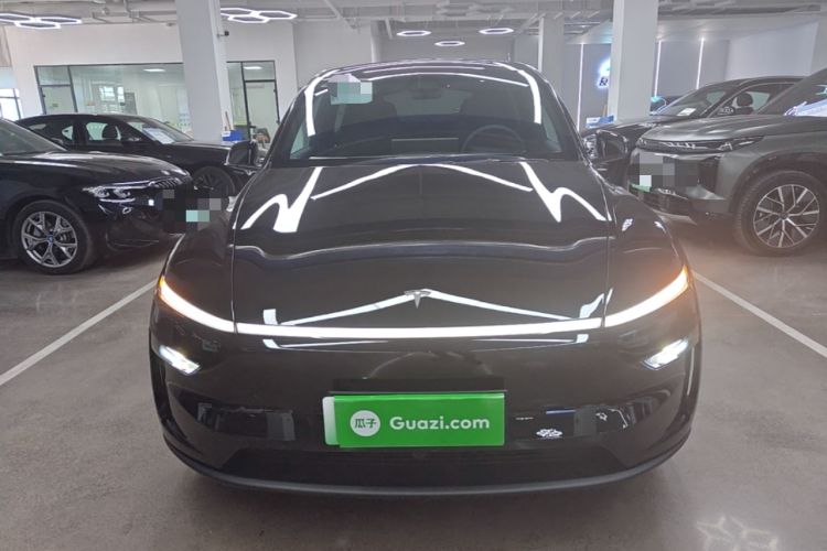 Tesla Model Y L 2025 — 2