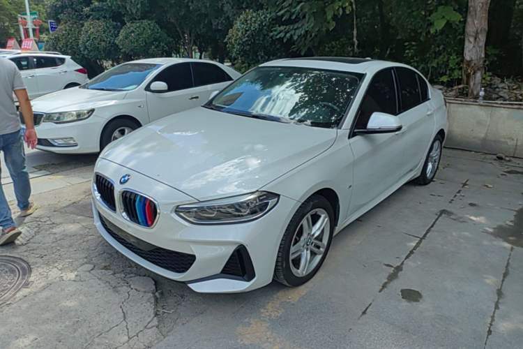 BMW 120i 2020 — фото 1