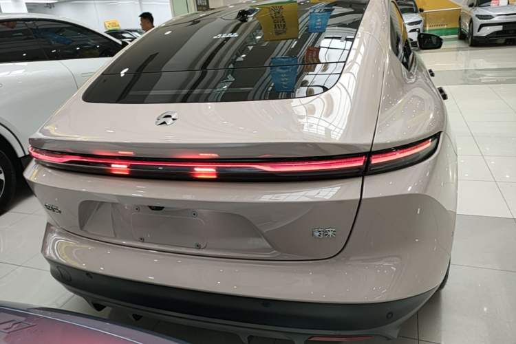 NIO ET5 2024 — 5