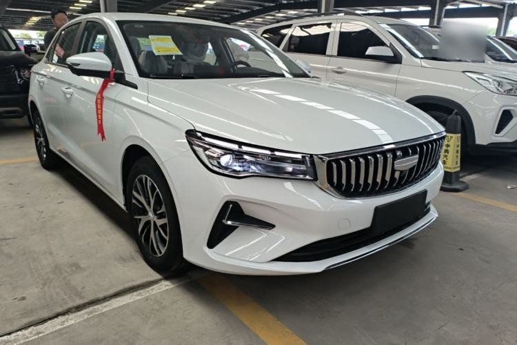 Geely Emgrand 2026 — 3