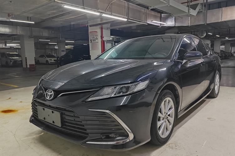 Toyota Camry 2023 — фото 1