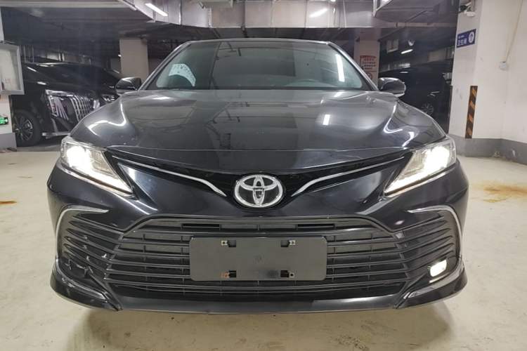 Toyota Camry 2023 — фото 2