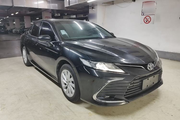 Toyota Camry 2023 — фото 3