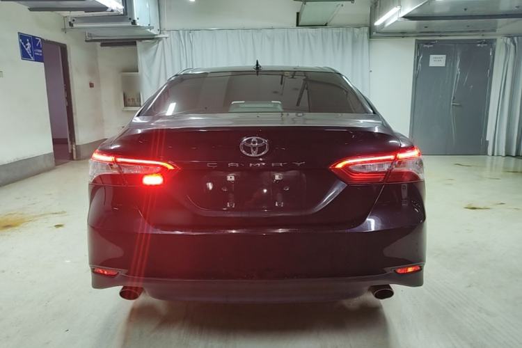 Toyota Camry 2023 — фото 5