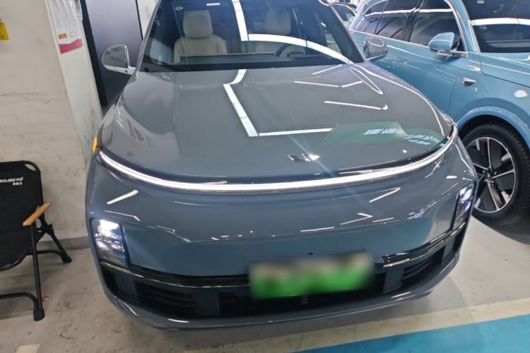 Li Auto L8 2025 — 2