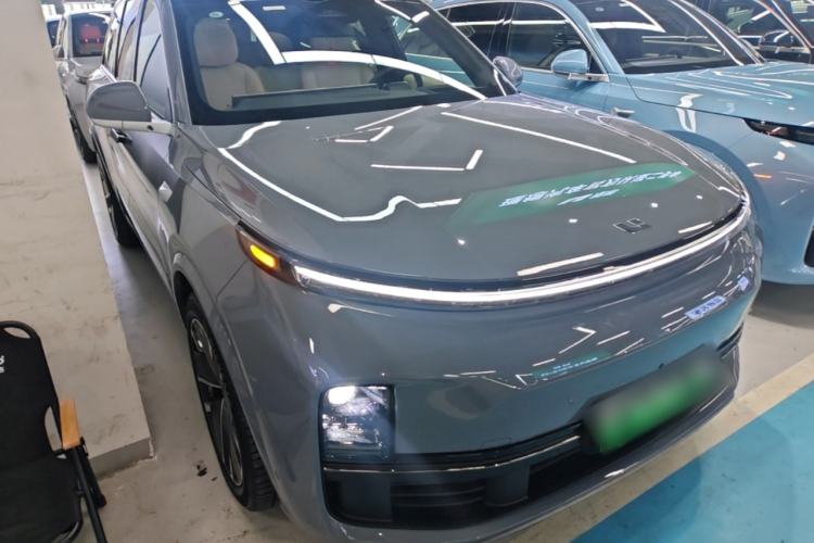 Li Auto L8 2025 — 3
