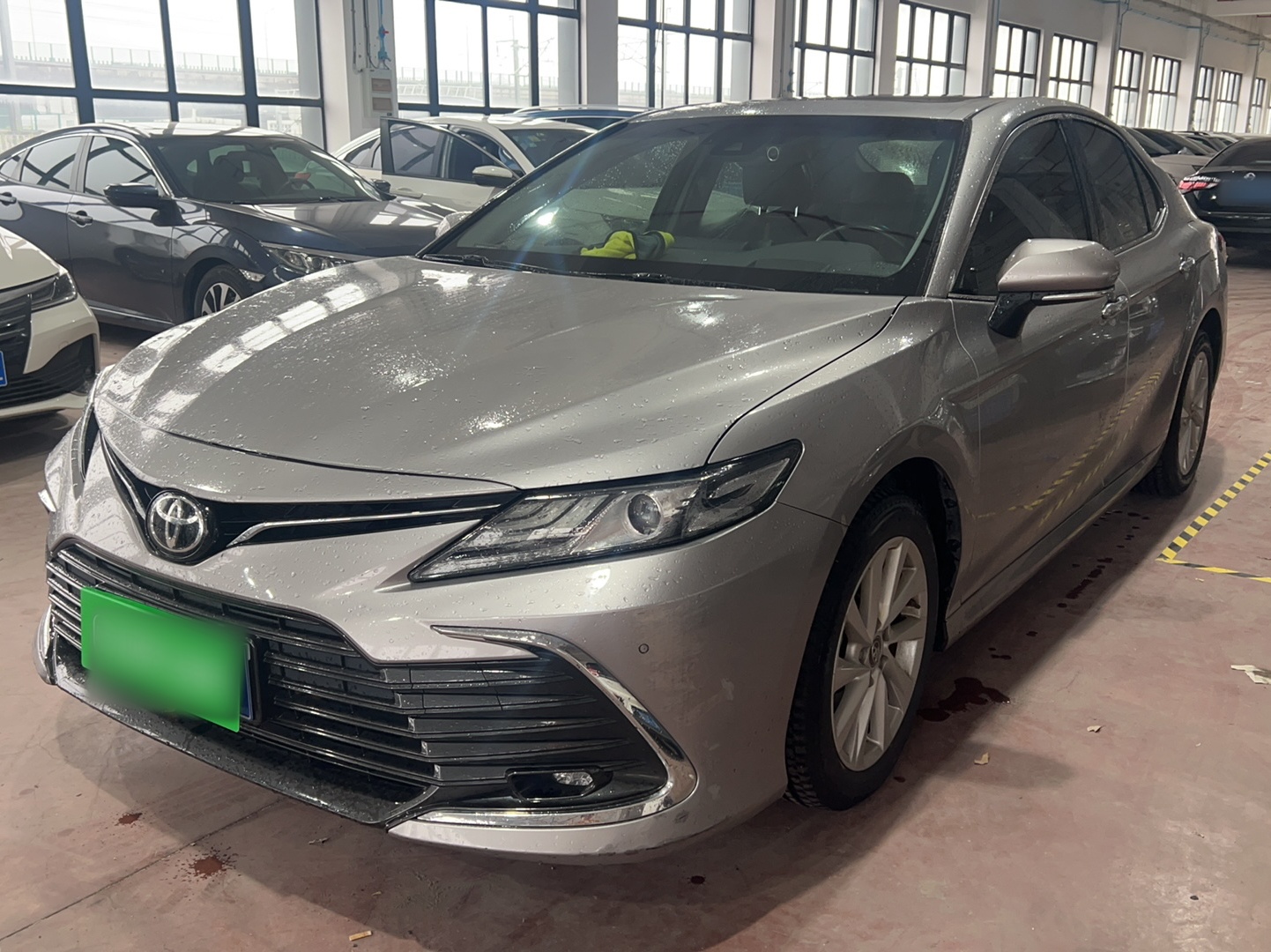 Toyota Camry 2021 — фото 1