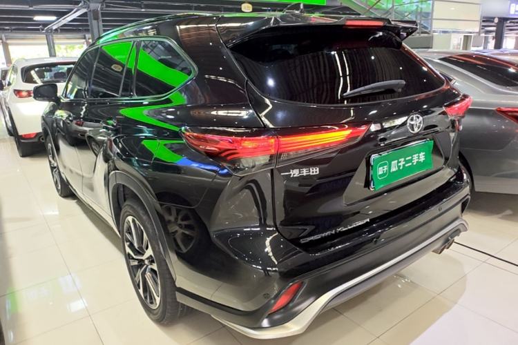 Toyota Highlander 2022 — фото 4