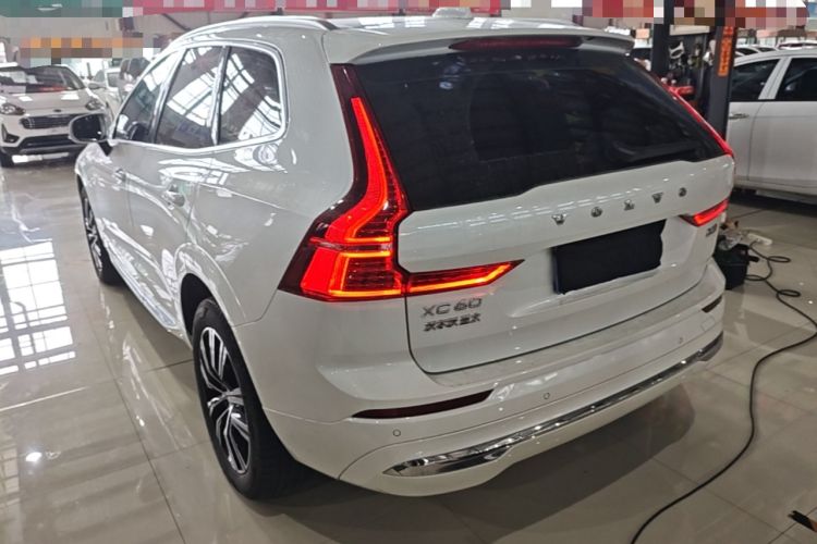 Volvo XC60 2022 — фото 4