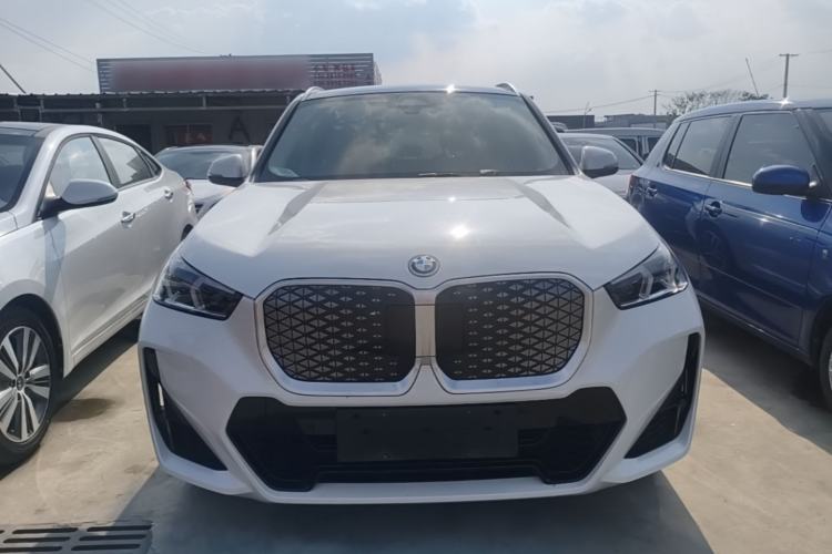 BMW iX1 2023 — 2