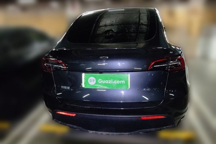 Tesla Model Y 2024 — 3