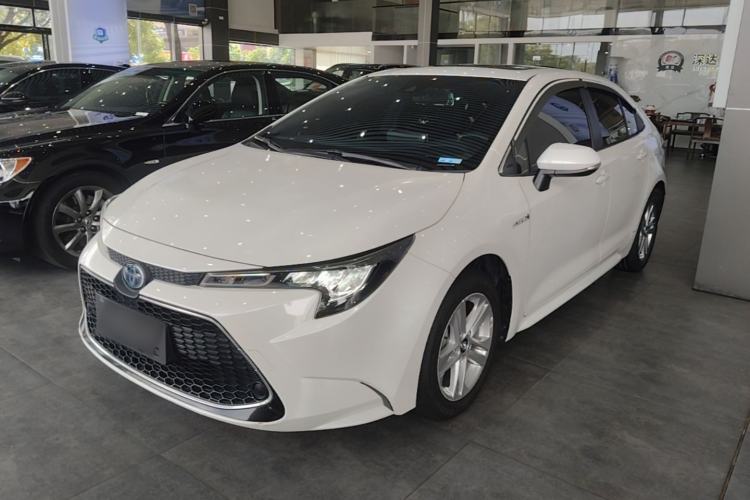 Toyota Corolla 2021 — фото 1