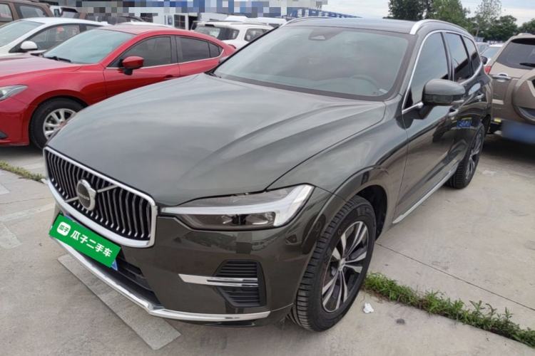 Volvo XC60 2022 — фото 1