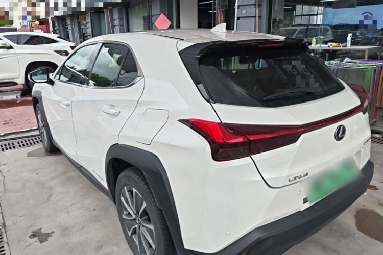 Lexus UX 300e 2020 — фото 4