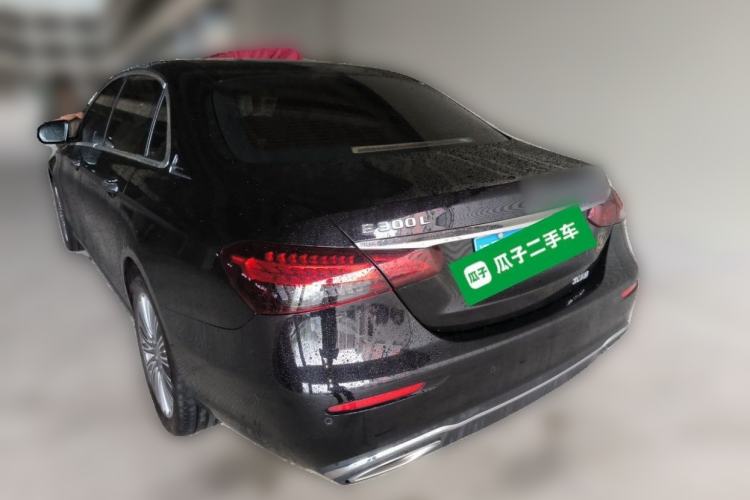 Mercedes-Benz E 300 L 2023 — 4