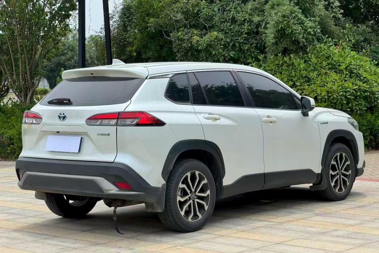 Toyota Corolla Cross 2023 — фото 3