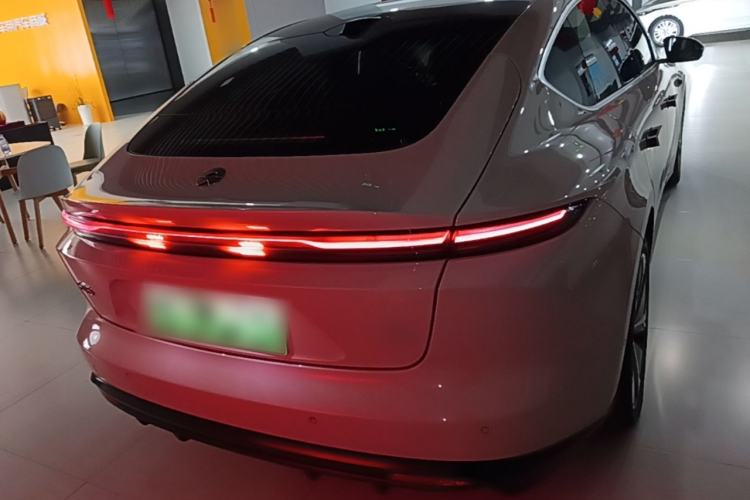 NIO ET5 2025 — 5