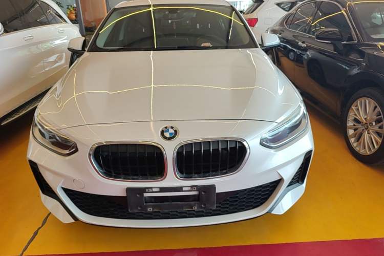 BMW 120i 2021 — 2