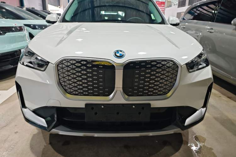 BMW iX1 2025 — 2