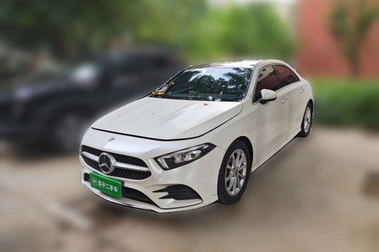 Mercedes-Benz A 200 L 2020 — фото 1
