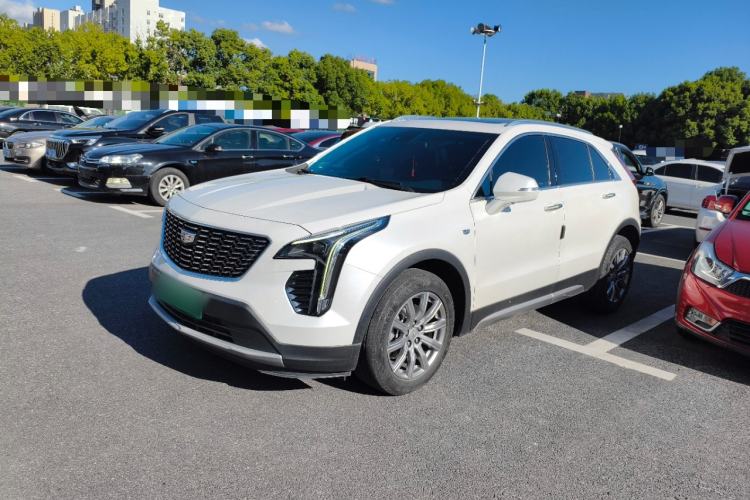 Cadillac XT4 2022 — фото 1