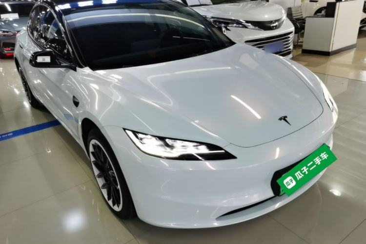 Tesla Model 3 2025 — 3