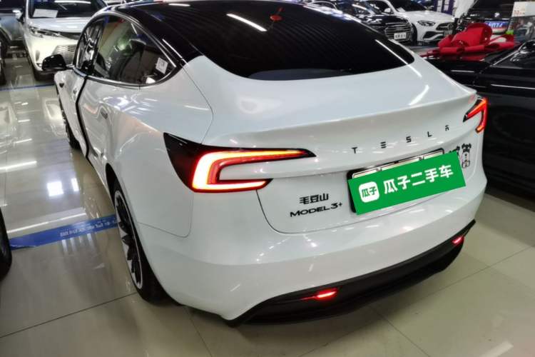 Tesla Model 3 2025 — 4
