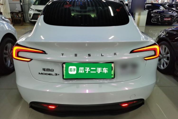 Tesla Model 3 2025 — 5