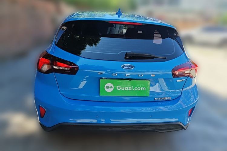 Ford Focus 2022 — 3