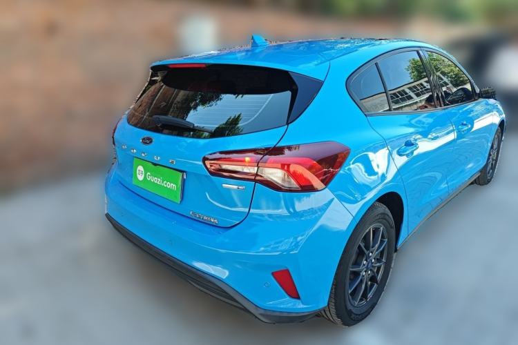 Ford Focus 2022 — 4