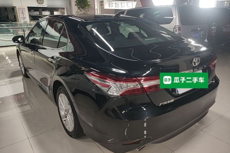 Toyota Camry 2021 — фото 4