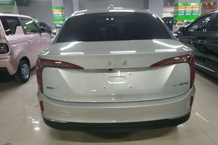 Hongqi E-QM5 2022 — 5