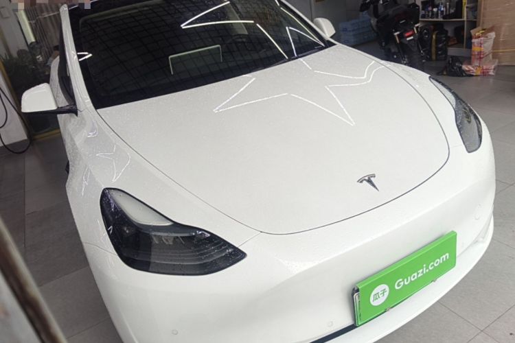 Tesla Model Y 2023 — 3