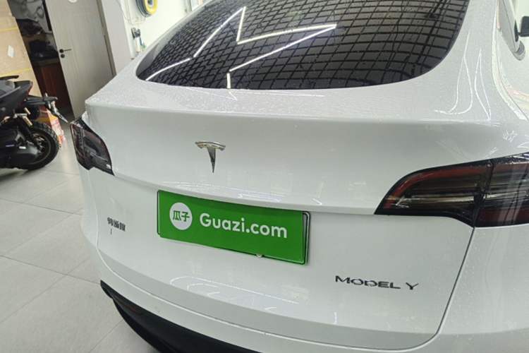Tesla Model Y 2023 — 5