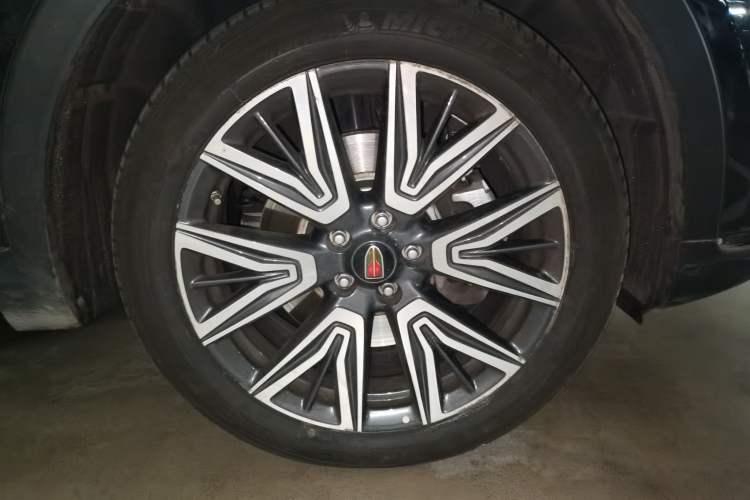 Hongqi HS5 2022 — 5