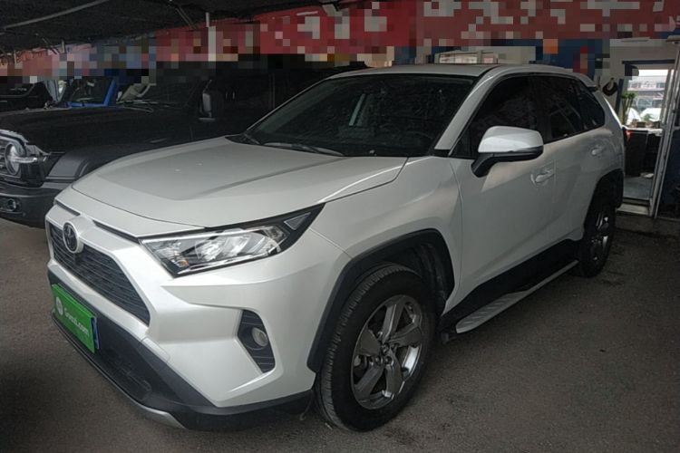 Toyota RAV4 2022 — фото 1