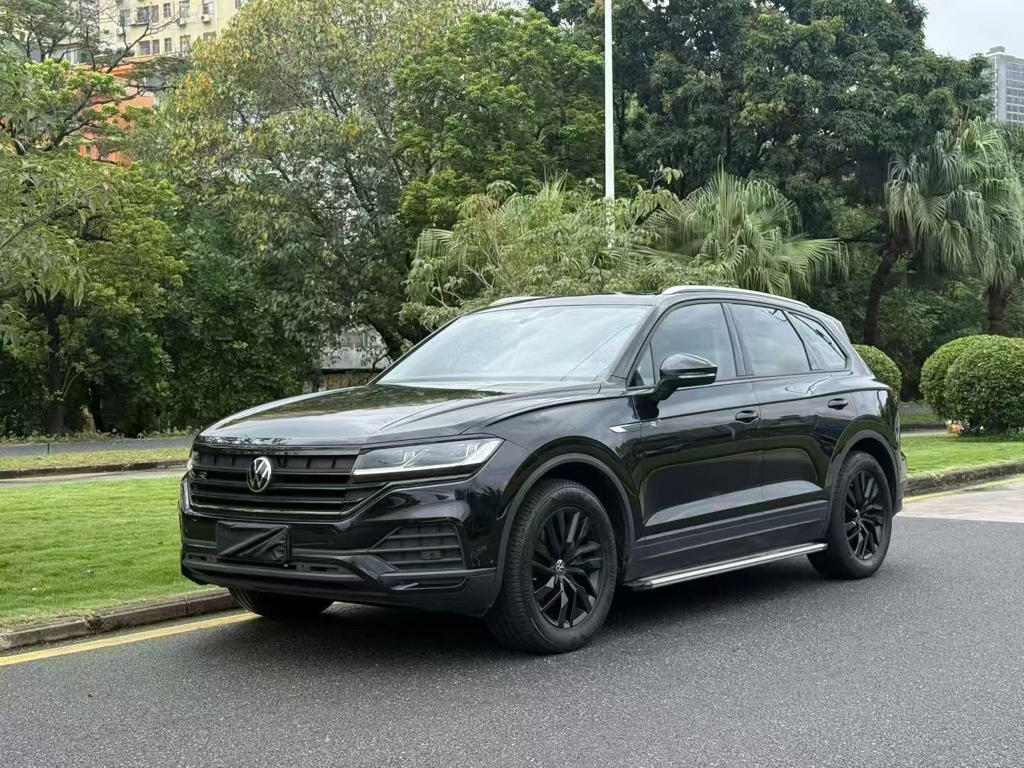 Volkswagen Touareg 2022 — фото 1
