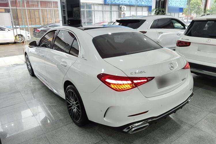 Mercedes-Benz C 260 L 2024 — 4