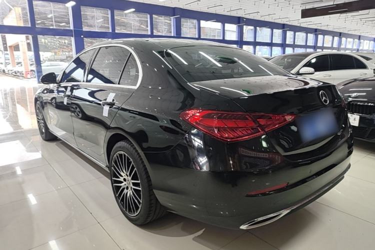Mercedes-Benz C 260 L 2023 — 4