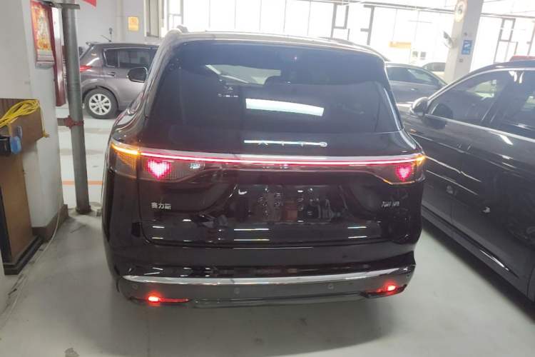AITO AITO M8 2025 — 5