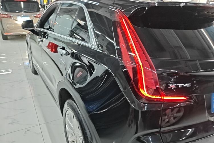 Cadillac XT4 2022 — фото 4