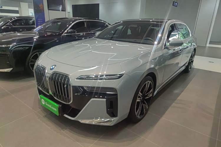 BMW i7 2023 — фото 1