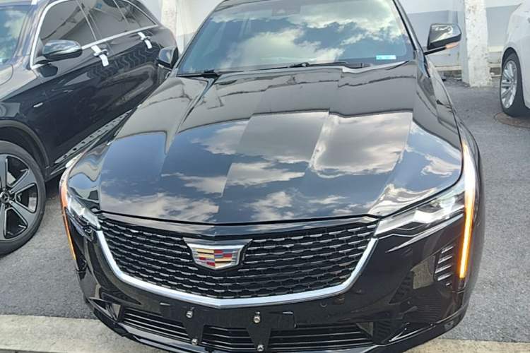 Cadillac CT4 2021 — 2