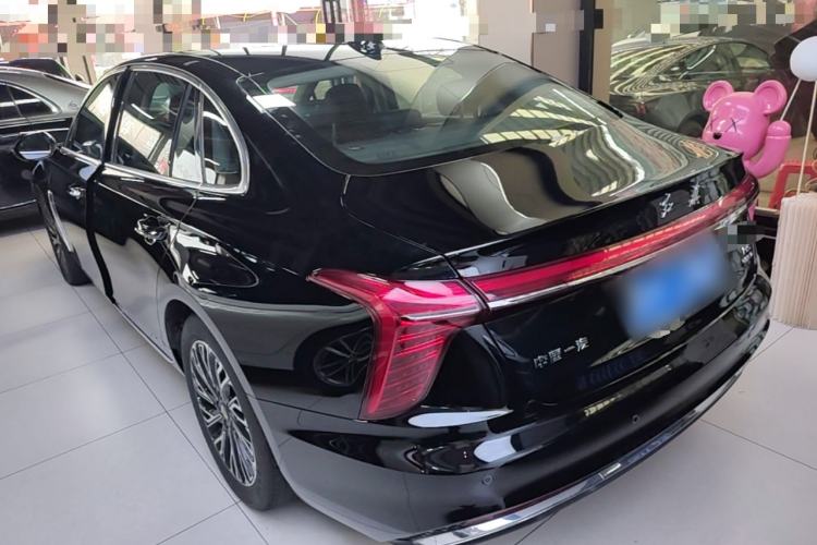 Hongqi H5 2024 — 4