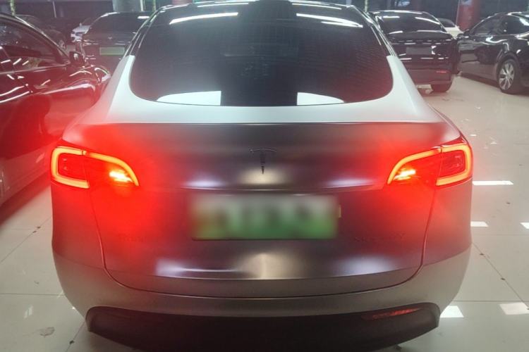 Tesla Model Y 2022 — 5