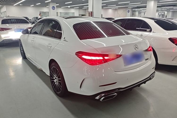 Mercedes-Benz C 260 L 2023 — 4