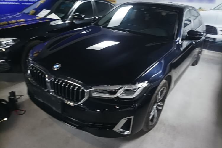 BMW 530Li 2021 — фото 1