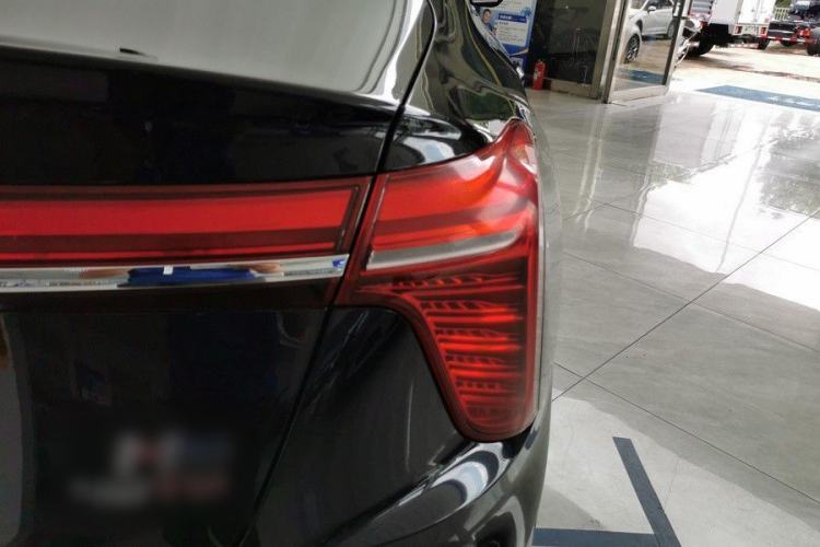 Hongqi H5 2025 — 4