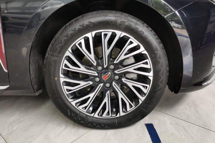Hongqi H5 2025 — 5