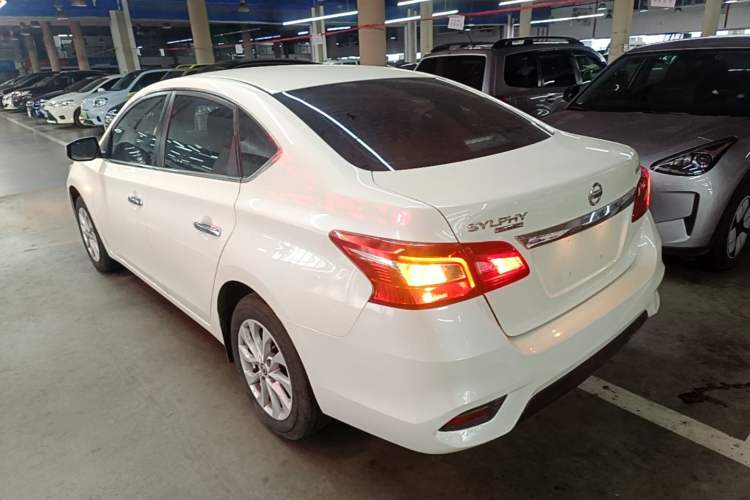 Nissan Sentra 2022 — 4